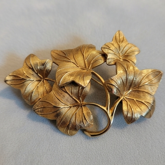 Dior Jewelry - Christian Dior Vintage Gold Leaf Brooch Grosse